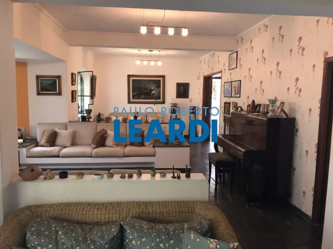 CASA ASSOBRADADA - PACAEMBÚ - SP