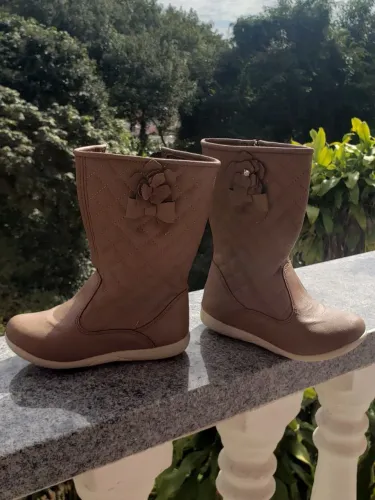 Bota infantil, marrom, n°27, muito bonita, marca Fuffy.