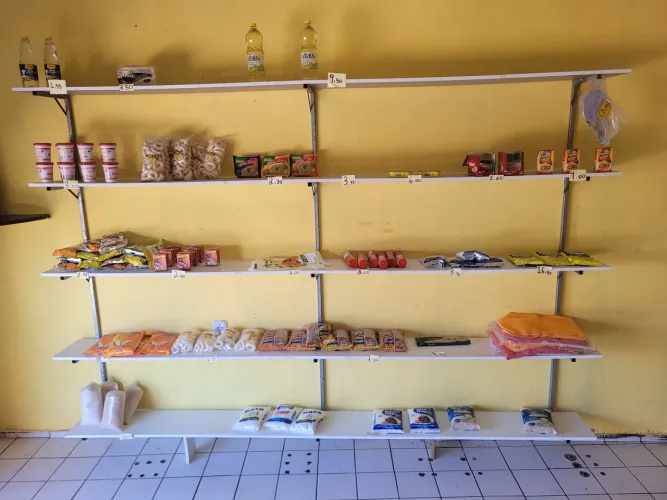 Prateleiras de Madeira com Suporte em Metelon