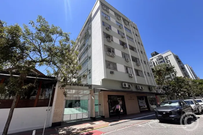 Apartamento espaçoso no Centro de Florianópolis: perfeito para famílias