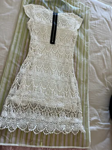 Vestido de renda bege TAM M