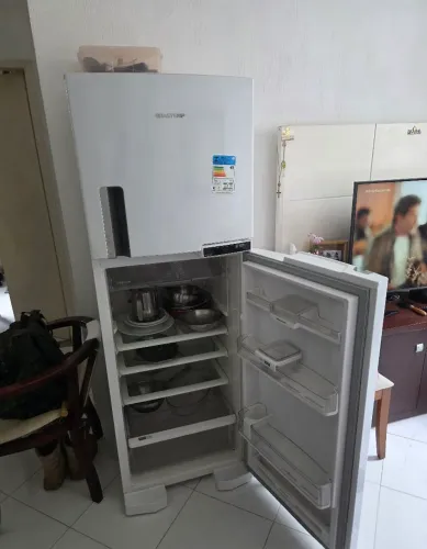 Geladeira Frost Free Brastemp modelo BRM44, 127v, 375 litros.