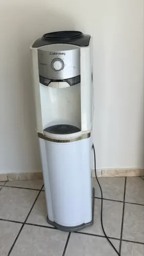 Bebedouro colormaq de galão!!! Gelando perfeitamente 