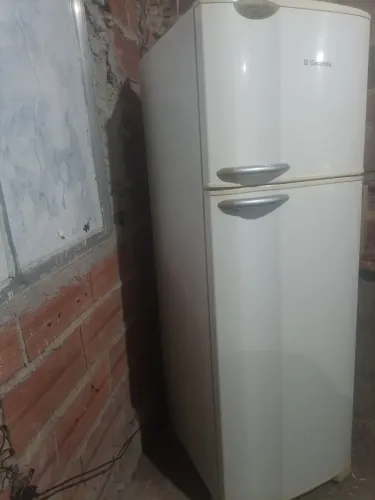 Vendo geladeira frost free funcionando