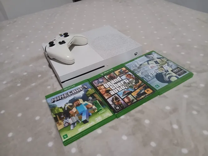 Xbox one s 1 Tb com jogos inclusos