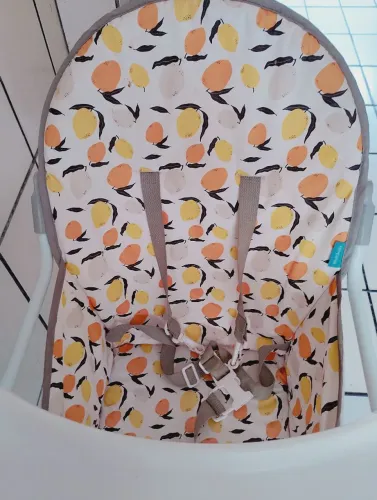 Vende -se uma cadeira de bebê