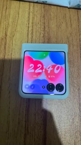 Celular Motorola Razr 60 (4 meses de uso)