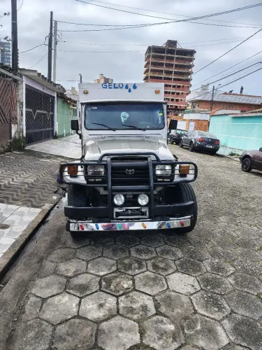 Toyota Band.Jipe Capota de Lona Diesel 1994