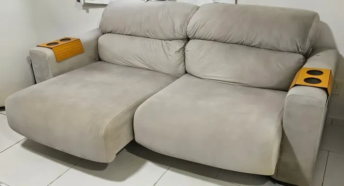 Sofá retrátil com 2 lugares e encosto de cabeça ajustável