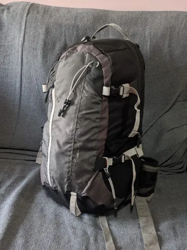 mochila trilha quechua forclaz 22L AIR com capa trekking montanha viagem bike corrida