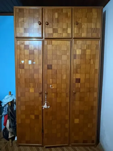 VENDE- SE GUARDA ROUPA