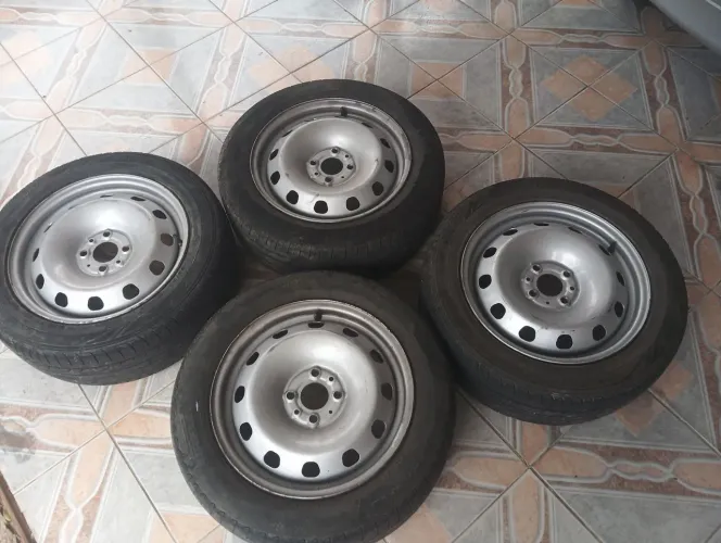 Rodas 15 Punto com pneus 