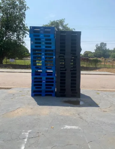 Paletes de plástico reforçado