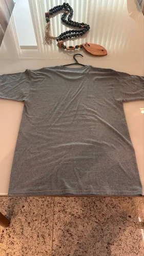 Camiseta Vans cinza tamanho M. Modelo básico, confortável e ótimo para o dia a dia.