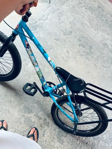 Vendo montadinha bh com adesivo pneu semi novo 2.000 pra ir rapidão