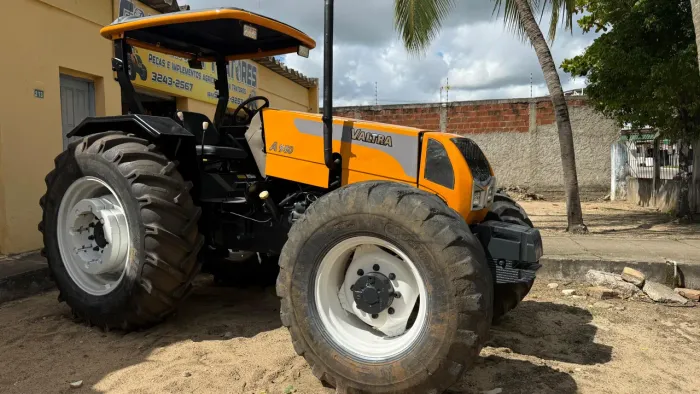 Vendo trator Modelo Valtra A950