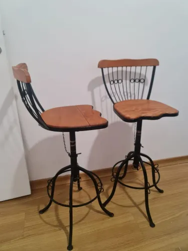 Banquetas de madeira de demolição