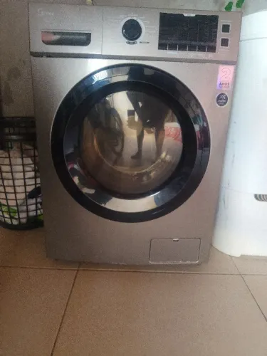 Máquina Lava e Seca 10,2kg / 7kg semi nova pouco tempo de uso