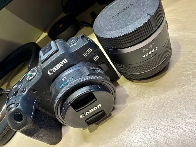 Kit Câmera Canon Eos R8 + Lente Rf 28mm Canon. 250 Clicks