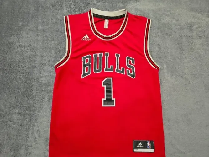 Camisa Oficial Chicago Bulls 2015 Adidas NBA Basquete Derrick Rose #1, tamanho P (50x71cm)
