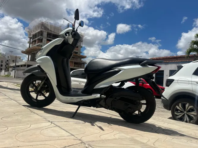 VENDO MOTO YAMAHA FLUO 125