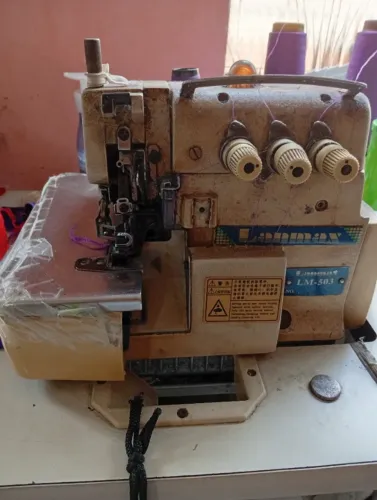 Máquina de overloque industrial 