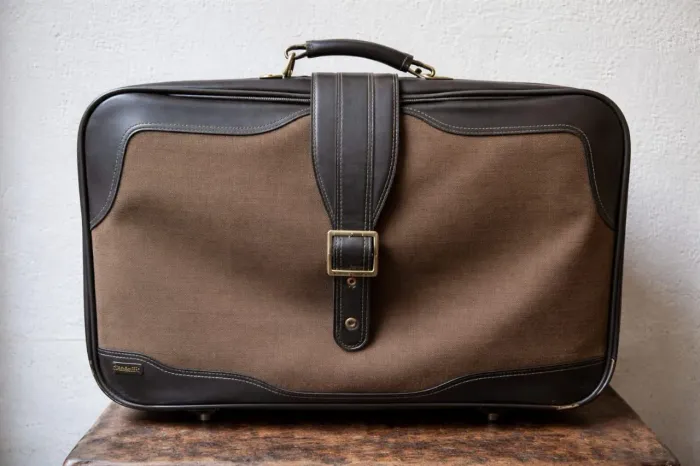 Mala de viagem antiga,p viajar c estilo anos 70