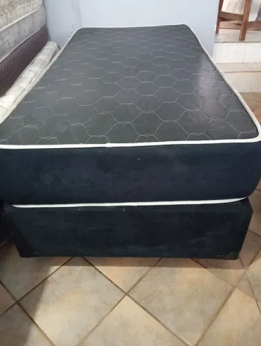 Cama box solteiro com colchão de espuma super confortável.