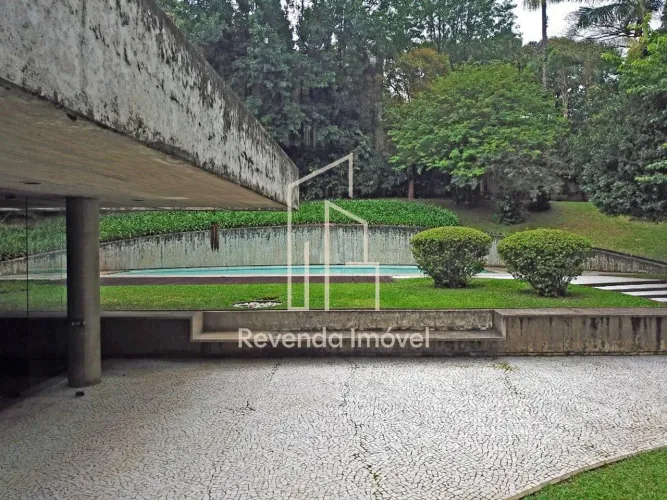 Imponente mansão de 6 quartos e 5 banheiros na Cidade Jardim, São Paulo-SP. Aproveite esta