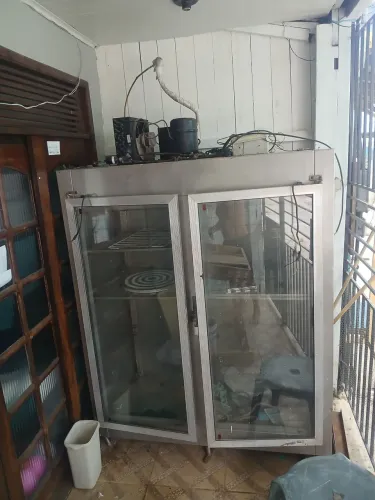 Vendo esse camera refregerado de duas portas em bom estado completo por um preço a combina
