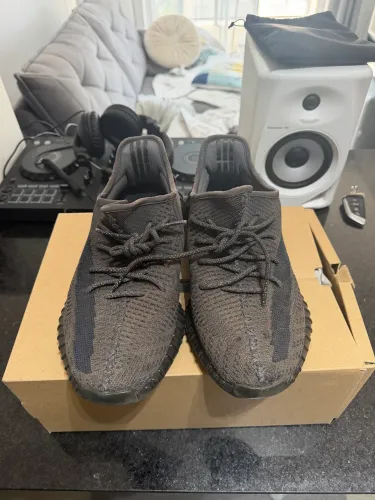 Yeezy Black 350 V2 