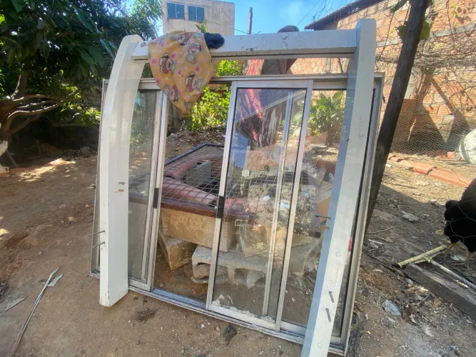 Vendo janela de vidro 