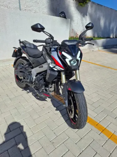 Bajaj Dominar NS400Z 2026 preta 4200km