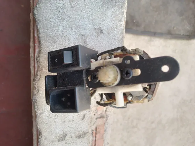Motor de Maquina de Costura Singer Facilita