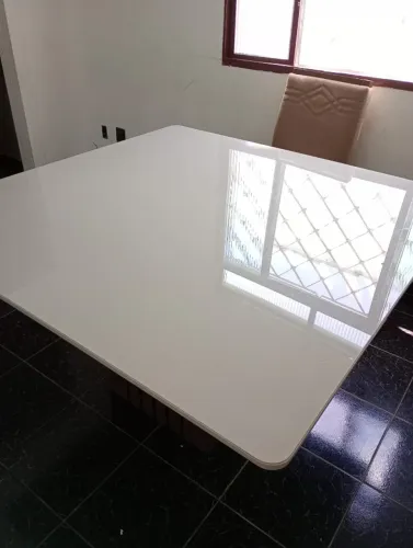 Mesa 8 lugares quadrada