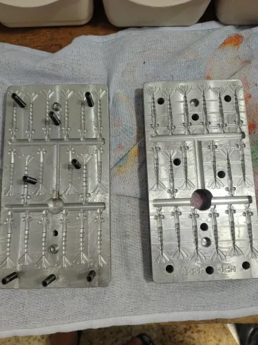 Formas, moldes para fabricação de iscas artificiais, camarão artificial, Frog e Grub