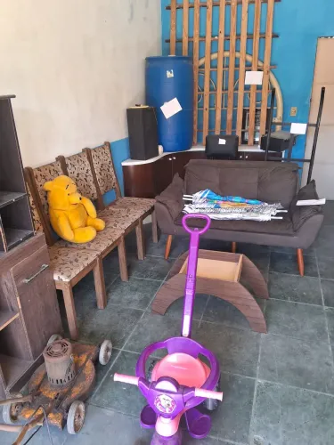 Móveis de brecho usados e novos. 