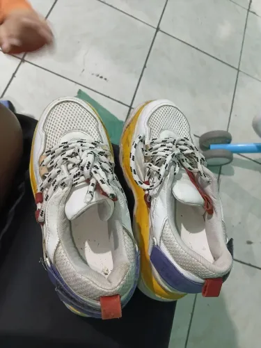 Ganhei de uma amiga q veio de fora do Brasil, so usei 2 vezes