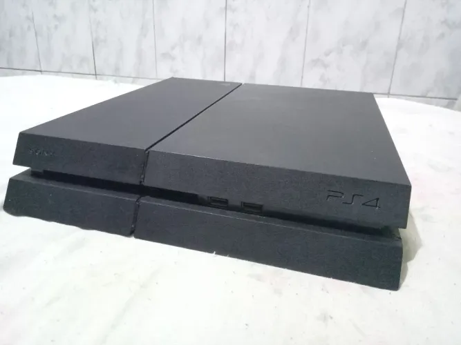 PS4 - 500GB - 3 jogos digitais inclusos