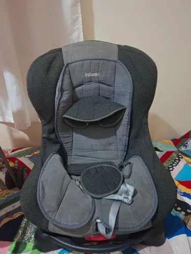 vende-se bebê conforto usado ! De ótima qualidade , com nenhum defeito, está em promoção.