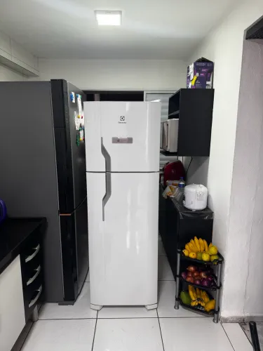 Geladeira Electrolux 371L