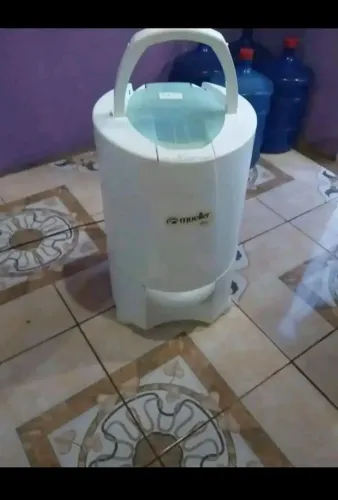 Vendo esta centrífuga 10 kilos em perfeito estado nao troco sou de Porto Velho