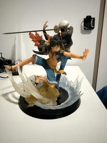 One piece luffy e law action figure