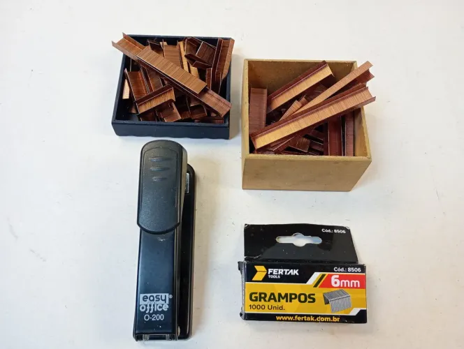 Grampeador Easy Office O-200 + 6 Mil Grampos - Caixa Original