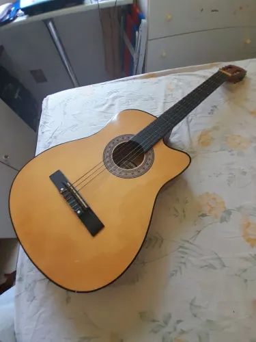 Vendo este Violão, waldman Elétrico no precinho.