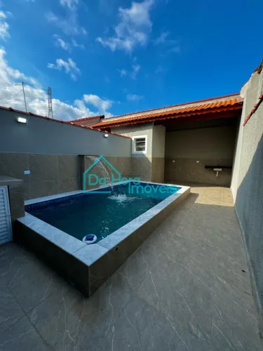 Casa nova com piscina venda em Mongaguá.