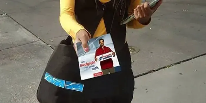 Panfletagem à disposição