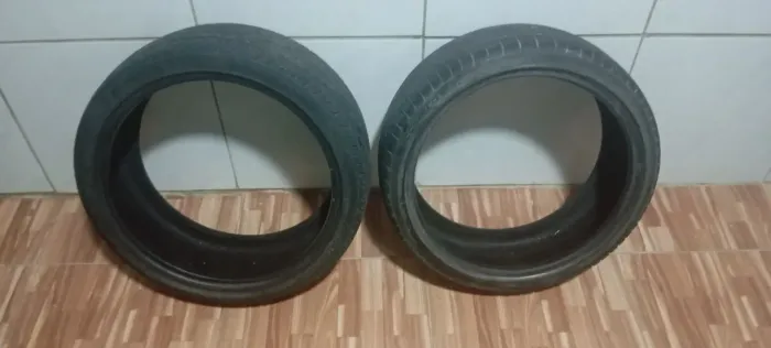 Vendo dois pneus 195/40/17