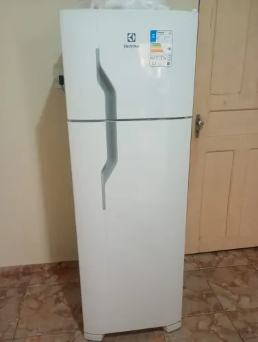 Geladeira Electrolux gelo seco 400 litros 6 mês de uso