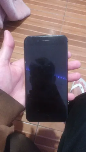 Vendo oi troco iphone 8 plus, com carregador, bateria dura bastante, *